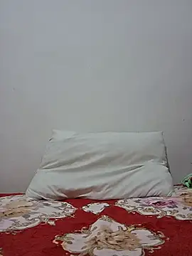 Snapshot of altinya chatting on 06-15-26, 11:29 altinya online show from 06-15-26, 11:29
