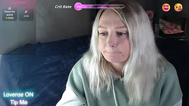 Snapshot of laurynrox chatting on 11-18-25, 10:03 laurynrox online show from 11-18-25, 10:03