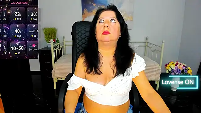 Snapshot of Julia_Dean chatting on 05-15-26, 11:50 Julia Dean online show from 05-15-26, 11:50