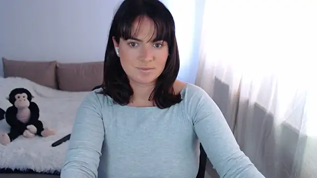 ChloeJewel1 online show from 04-19-26, 09:30