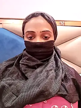 Snapshot of Yours-Bebo chatting on 01-24-25, 01:47 Yours-Bebo online show from 01-24-25, 01:47