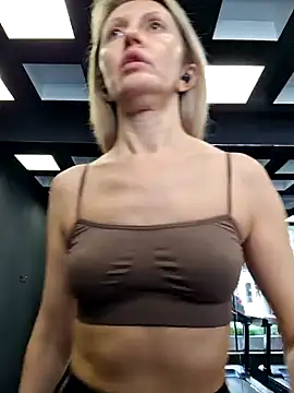 Miss    Mia  online show from 02-01-25, 12:16