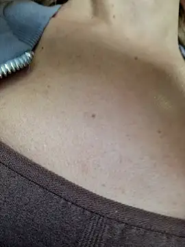 Miss    Mia  online show from 02-13-25, 12:00