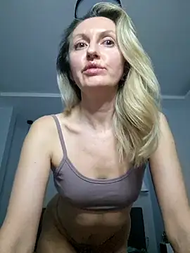 Miss    Mia  online show from 03-05-25, 05:50