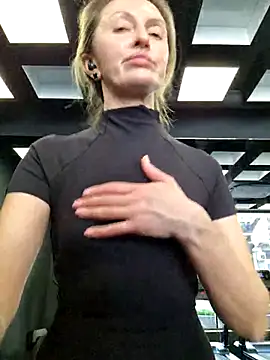 Miss    Mia  online show from 03-07-25, 11:51