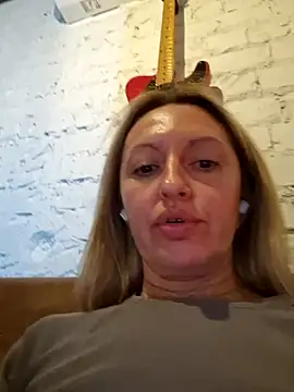 Miss    Mia  online show from 09-28-25, 08:52