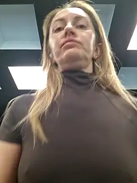 Miss    Mia  online show from 03-10-26, 09:36