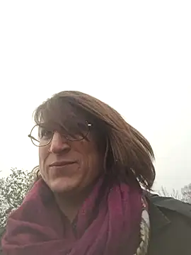 Snapshot of minierose chatting on 02-04-25, 10:32 minierose online show from 02-04-25, 10:32