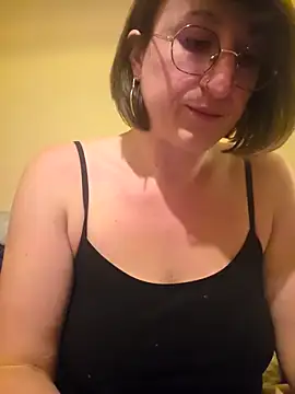 Snapshot of minierose chatting on 11-27-25, 05:26 minierose online show from 11-27-25, 05:26