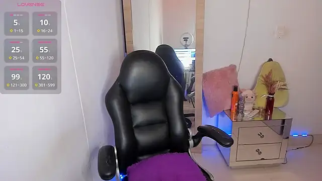 Snapshot of hellensexy chatting on 12-16-25, 09:53 hellensexy online show from 12-16-25, 09:53