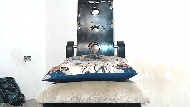 Snapshot of Amazing12inch chatting on 01-25-25, 05:18 Amazing12inch online show from 01-25-25, 05:18