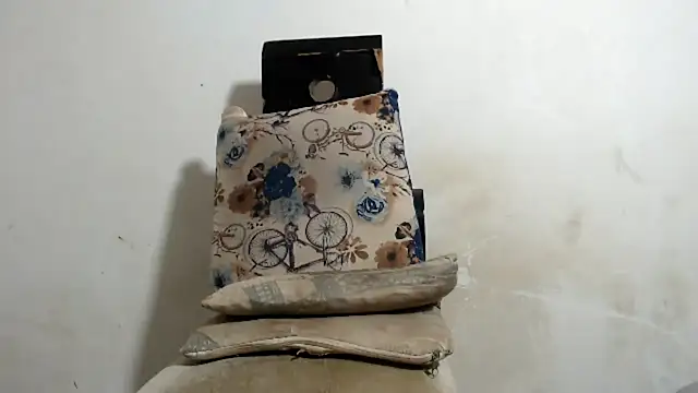 Snapshot of Amazing12inch chatting on 01-28-25, 09:41 Amazing12inch online show from 01-28-25, 09:41