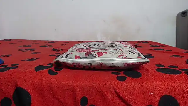 Snapshot of Amazing12inch chatting on 02-11-25, 04:24 Amazing12inch online show from 02-11-25, 04:24