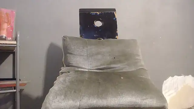 Snapshot of Amazing12inch chatting on 10-26-25, 01:22 Amazing12inch online show from 10-26-25, 01:22