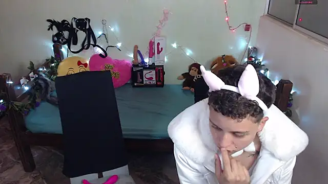 Antonella Cruz02 online show from 02-12-25, 02:45