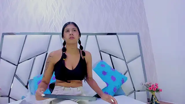  aurora18  online show from 01-12-25, 03:07