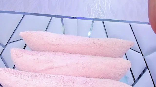 Snapshot of _aurora18_ chatting on 01-22-25, 10:29 aurora18 online show from 01-22-25, 10:29