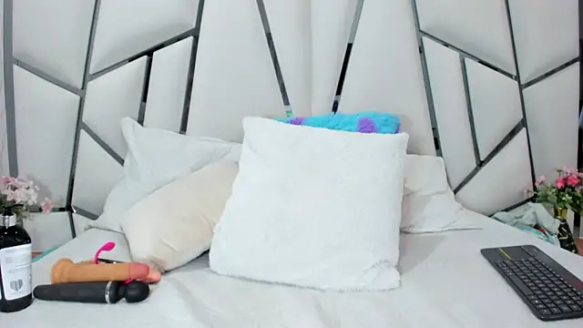  aurora18  online show from 09-30-25, 03:11