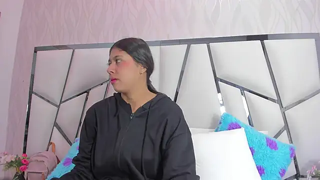  aurora18  online show from 04-20-26, 03:09