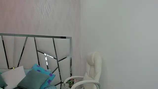  aurora18  online show from 04-23-26, 03:08