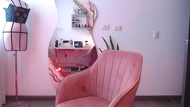 chloebritto online show from 12-18-24, 01:12