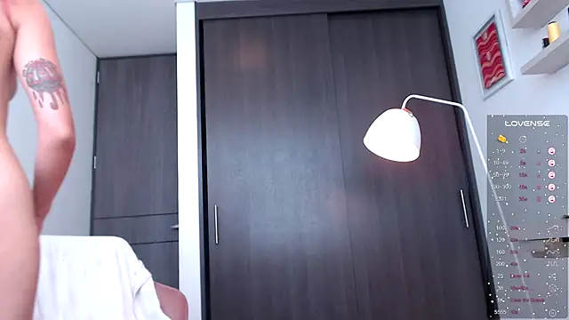 chloebritto online show from 12-19-24, 04:13