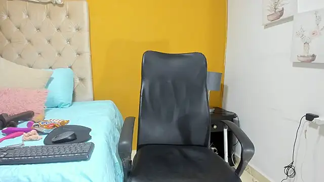 Snapshot of rousse_sexyandhot chatting on 01-09-26, 02:14 rousse sexyandhot online show from 01-09-26, 02:14