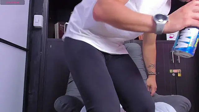 Snapshot of EdwardRoss_ chatting on 02-19-25, 08:31 EdwardRoss online show from 02-19-25, 08:31