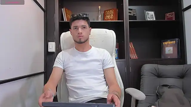 Snapshot of EdwardRoss_ chatting on 03-10-25, 07:50 EdwardRoss online show from 03-10-25, 07:50