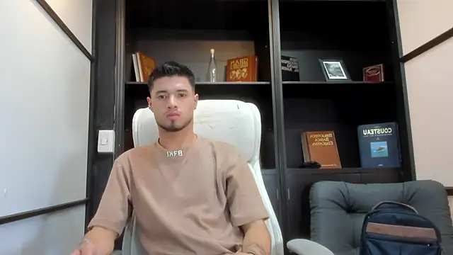 Snapshot of EdwardRoss_ chatting on 03-20-25, 07:25 EdwardRoss online show from 03-20-25, 07:25