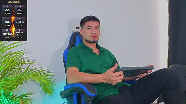 Snapshot of EdwardRoss_ chatting on 10-14-25, 07:58 EdwardRoss online show from 10-14-25, 07:58