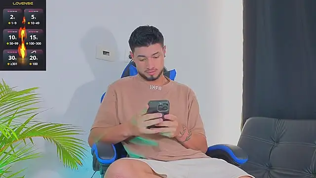 Snapshot of EdwardRoss_ chatting on 10-25-25, 08:03 EdwardRoss online show from 10-25-25, 08:03