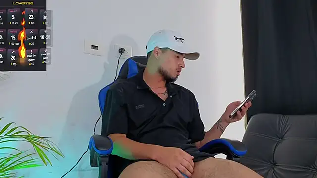 Snapshot of EdwardRoss_ chatting on 11-13-25, 07:57 EdwardRoss online show from 11-13-25, 07:57