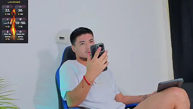 Snapshot of EdwardRoss_ chatting on 11-27-25, 09:06 EdwardRoss online show from 11-27-25, 09:06