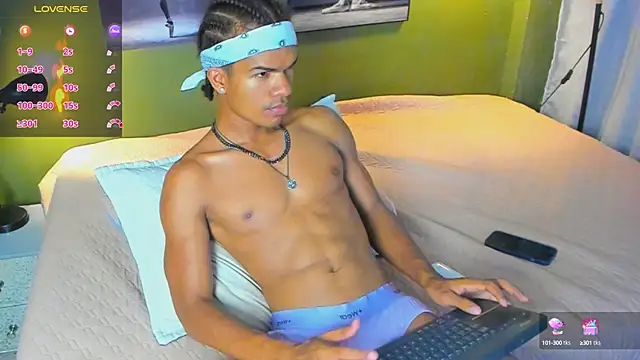 Snapshot of bigxx0 chatting on 01-11-25, 11:46 bigxx0 online show from 01-11-25, 11:46