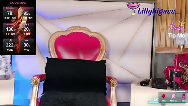 Snapshot of LilyyBigAss chatting on 06-05-26, 11:49 LilyyBigAss online show from 06-05-26, 11:49