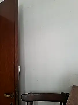 Snapshot of LYZBORNHD chatting on 01-14-25, 01:17 LYZBORNHD online show from 01-14-25, 01:17