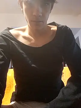 Snapshot of LYZBORNHD chatting on 10-13-25, 09:48 LYZBORNHD online show from 10-13-25, 09:48