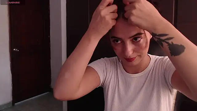 Snapshot of Kate_lorens9 chatting on 12-17-24, 06:20 Kate lorens9 online show from 12-17-24, 06:20