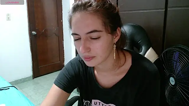 Snapshot of Kate_lorens9 chatting on 01-09-25, 12:14 Kate lorens9 online show from 01-09-25, 12:14