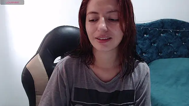 Snapshot of Kate_lorens9 chatting on 02-19-25, 01:17 Kate lorens9 online show from 02-19-25, 01:17