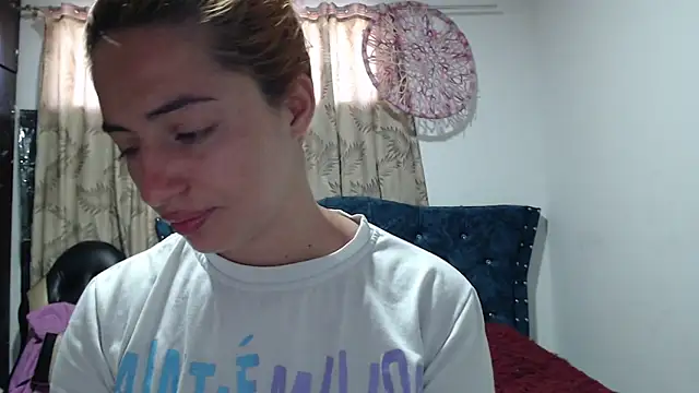 Snapshot of Kate_lorens9 chatting on 09-22-25, 12:18 Kate lorens9 online show from 09-22-25, 12:18