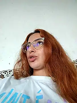 Snapshot of Kate_lorens9 chatting on 09-29-25, 02:44 Kate lorens9 online show from 09-29-25, 02:44