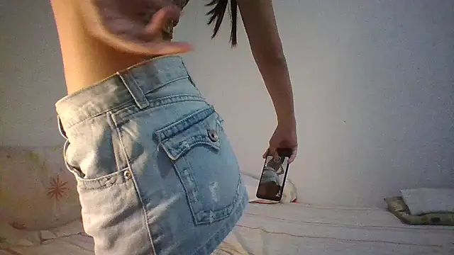 Snapshot of melodybar27 chatting on 12-23-24, 02:28 melodybar27 online show from 12-23-24, 02:28