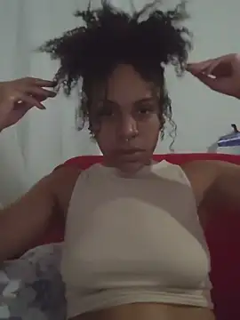 Snapshot of Julia_Pretinha chatting on 10-27-25, 01:04 Julia Pretinha online show from 10-27-25, 01:04