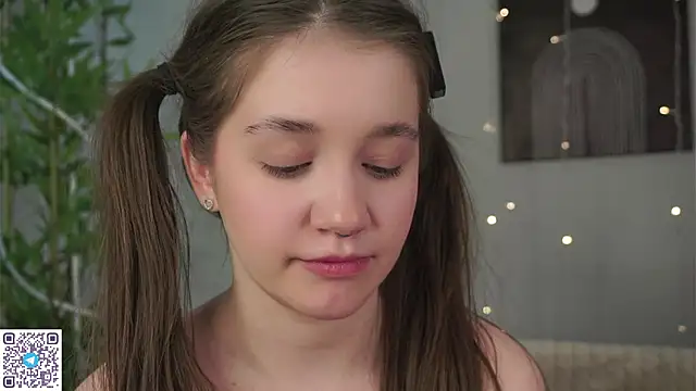 Snapshot of AmiLewis chatting on 02-04-25, 04:15 AmiLewis online show from 02-04-25, 04:15