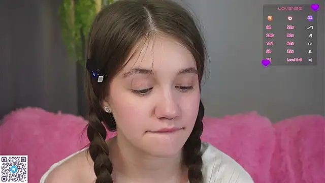 Snapshot of AmiLewis chatting on 03-06-25, 07:14 AmiLewis online show from 03-06-25, 07:14