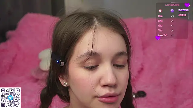 Snapshot of AmiLewis chatting on 03-07-25, 04:13 AmiLewis online show from 03-07-25, 04:13