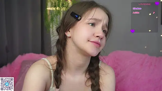 Snapshot of AmiLewis chatting on 03-10-25, 04:17 AmiLewis online show from 03-10-25, 04:17