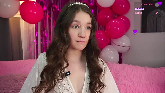 Snapshot of AmiLewis chatting on 03-13-25, 01:32 AmiLewis online show from 03-13-25, 01:32